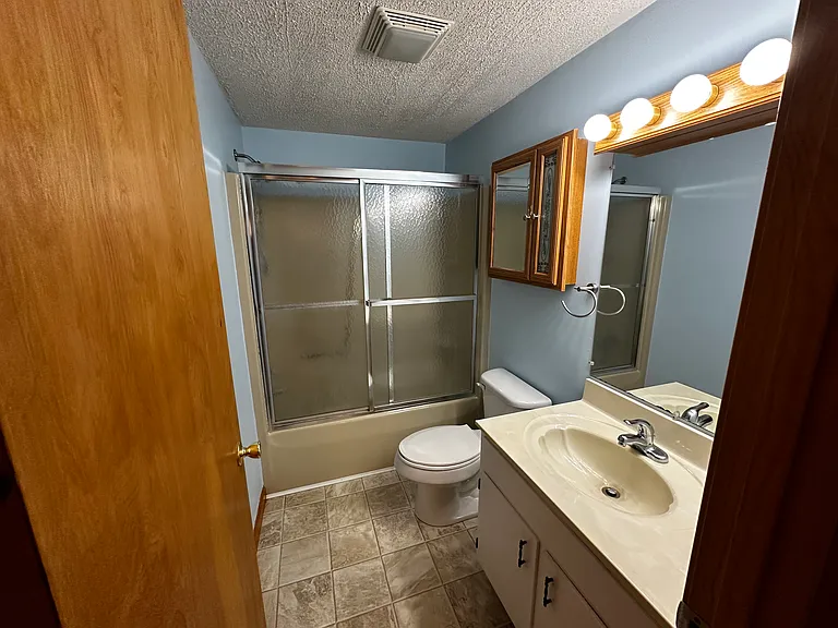 140 N Michael Dr — Photo 10