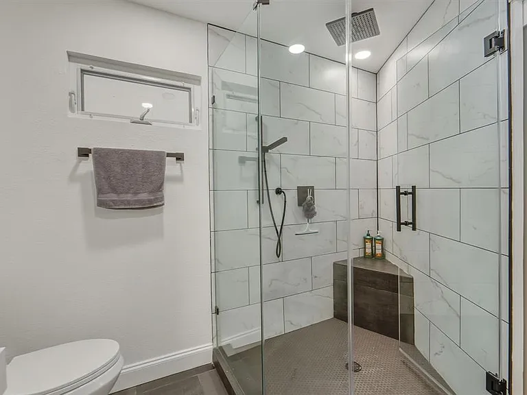 2107 Lewood Cir — Photo 12