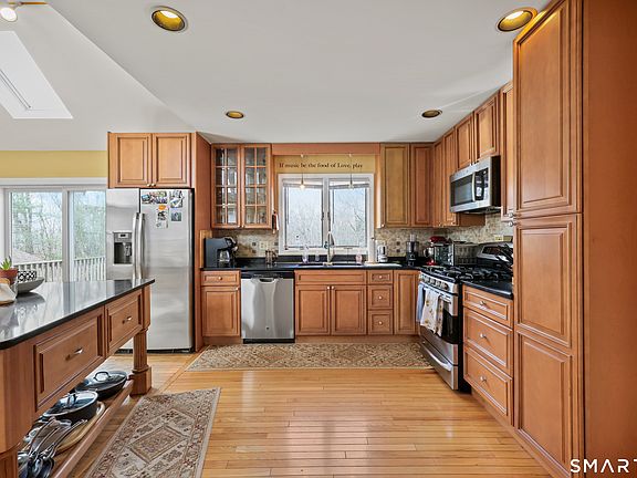 5th image of 76 Shafer Road