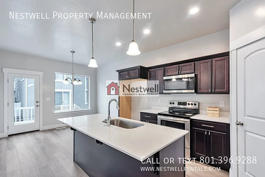 Beautiful and modern townhome in Lehi! — Photo 3