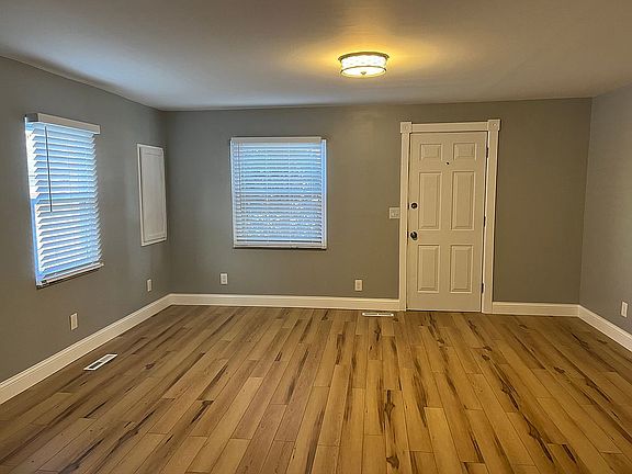 3rd image of 1008 Lakeview Dr