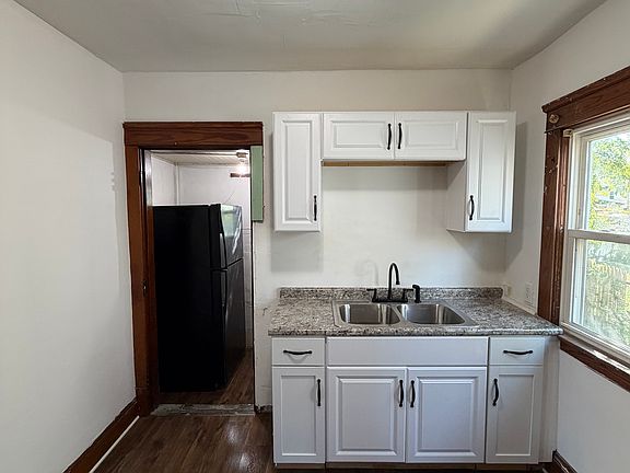 5th image of 10108 Benham Ave