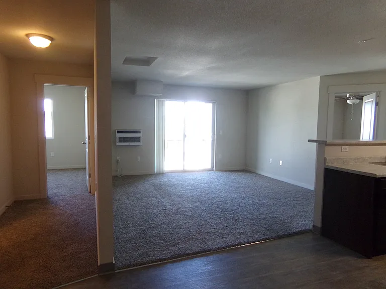 Crossroads Apartments — Photo 37