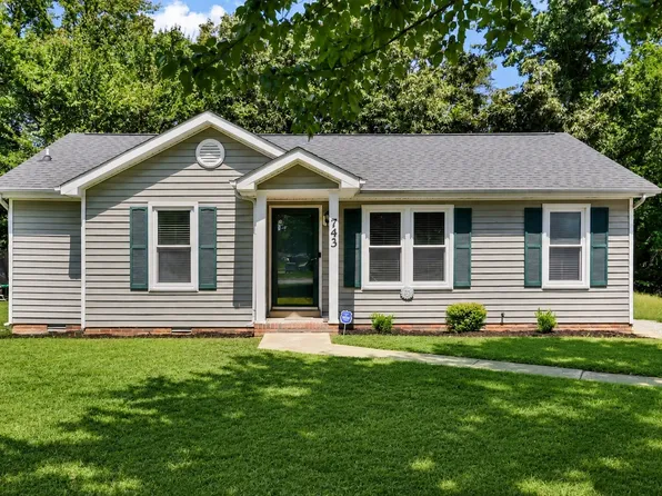 743 Spees Dr, Clarksville, TN 37042