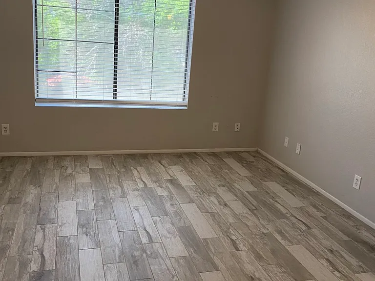 1905 E University Dr — Photo 6