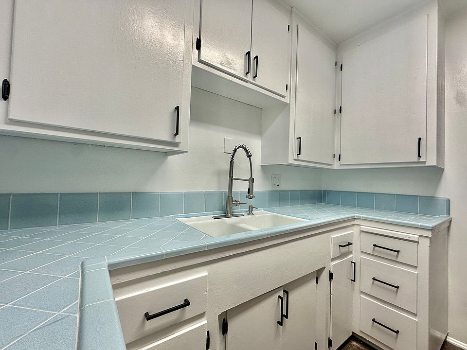 1st image of 324 N Kenwood St #B
