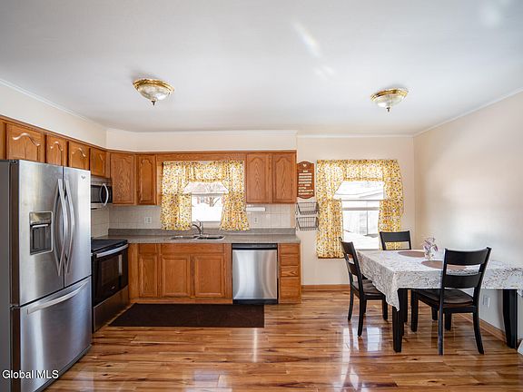 4th image of 16 Royal Road