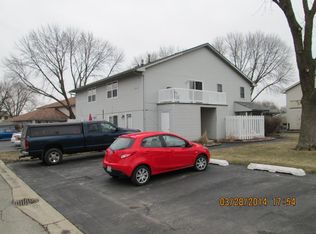 2328 Carnation Dr, Crest Hill, IL 60403