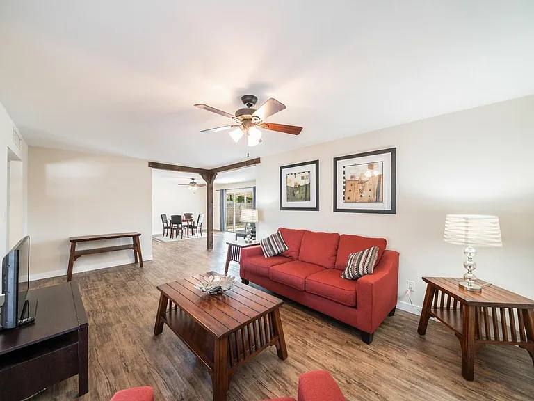 1053 E Geneva Dr — Photo 2