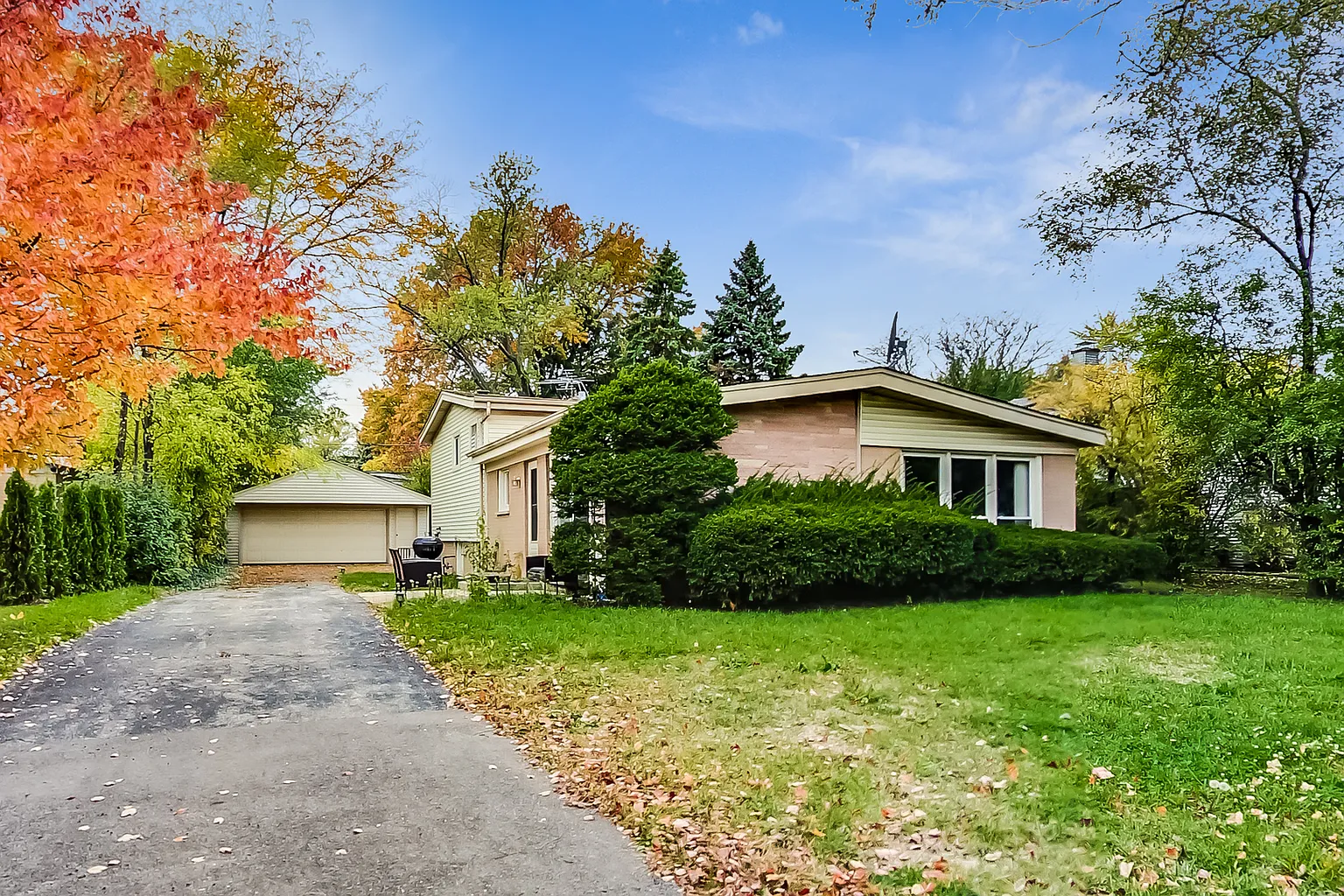 324 Flora Ave photo 1