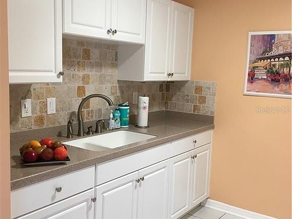4th image of 402 Gloucester Blvd