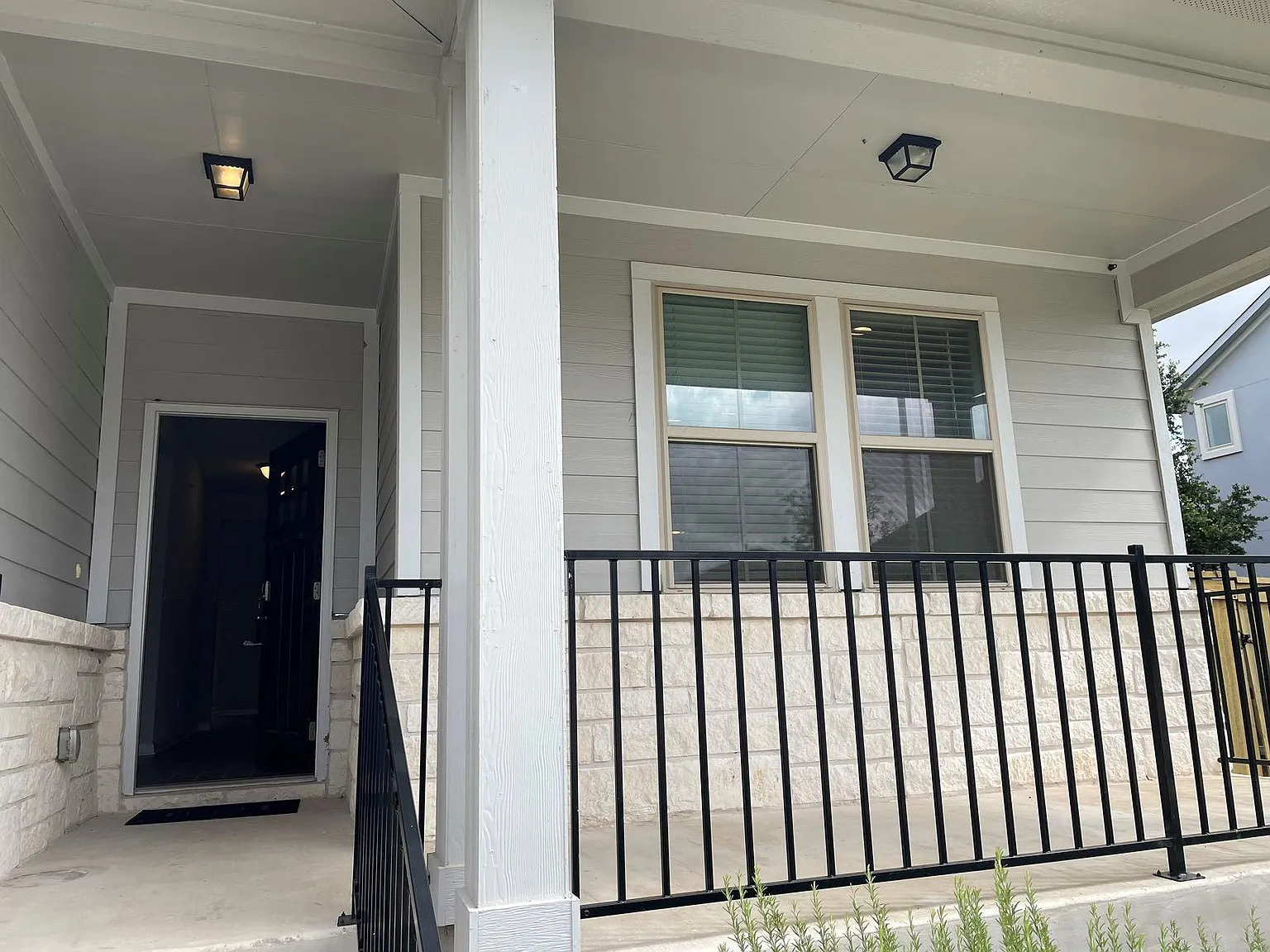 4 bed, 3.0 bath, 2011 sqft, $2,195 — Photo 3