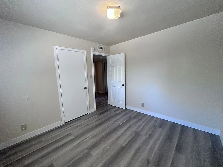 208 Talisman Dr — Photo 12