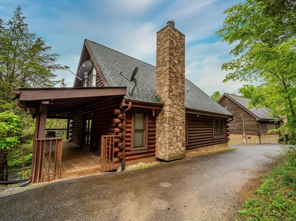 1134 Carroll Hill Ln, Sevierville, TN 37876