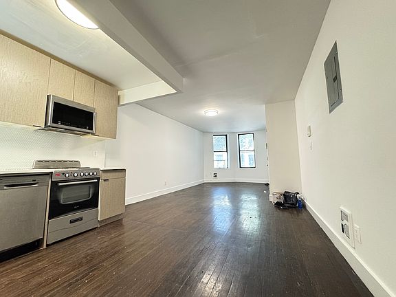 2nd image of 2112 Regent Pl #1E