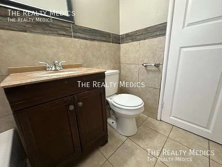 815 W Wisconsin Ave — Photo 8