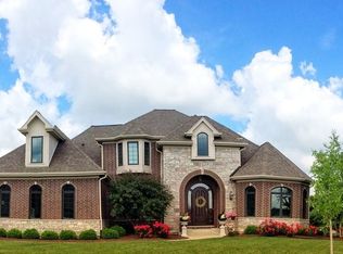 8 Springbrook Rd, Algonquin, IL 60102