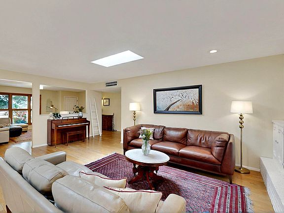 5th image of 7412 Malaga Dr NE