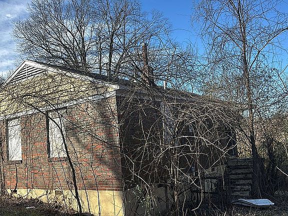 4th image of 262 W Frank Ave