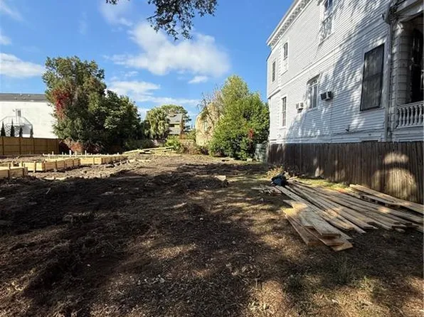 2215 Carondelet St, New Orleans, LA 70130