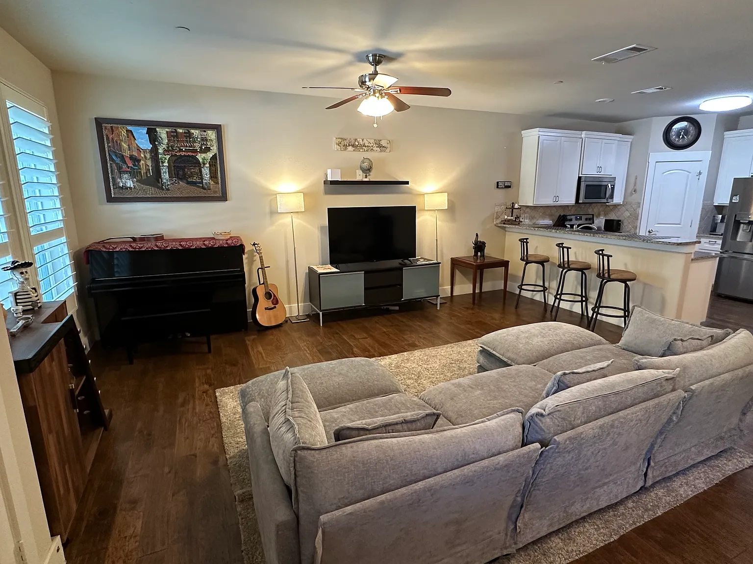 3 bed, 3.5 bath, 1900 sqft, $3,560 — Photo 3