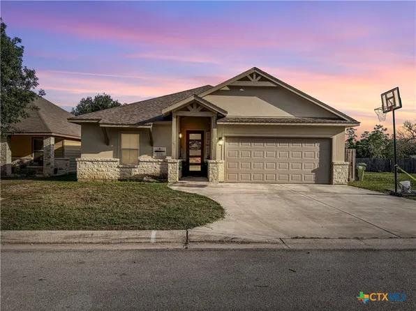 2002 Yellow Rose Way, Gonzales, TX 78629