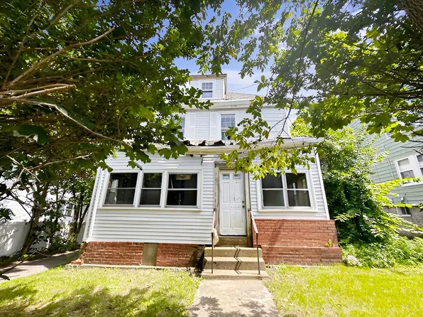 694 Metropolitan Ave, Hyde Park, MA 02136