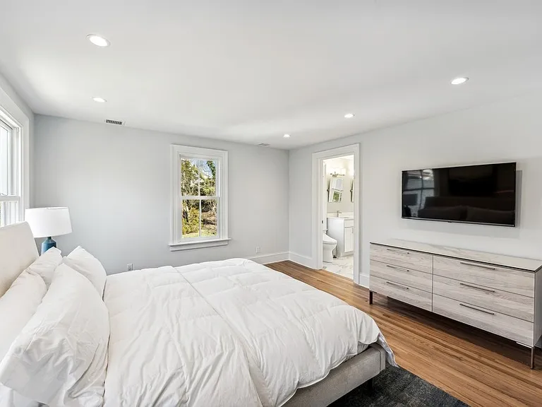 75 Georgica Rd — Photo 16
