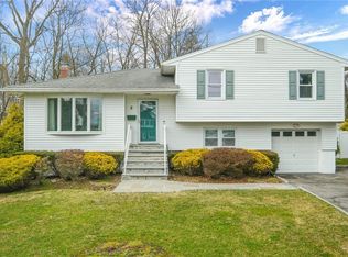 8 Surrey Way, White Plains, NY 10607