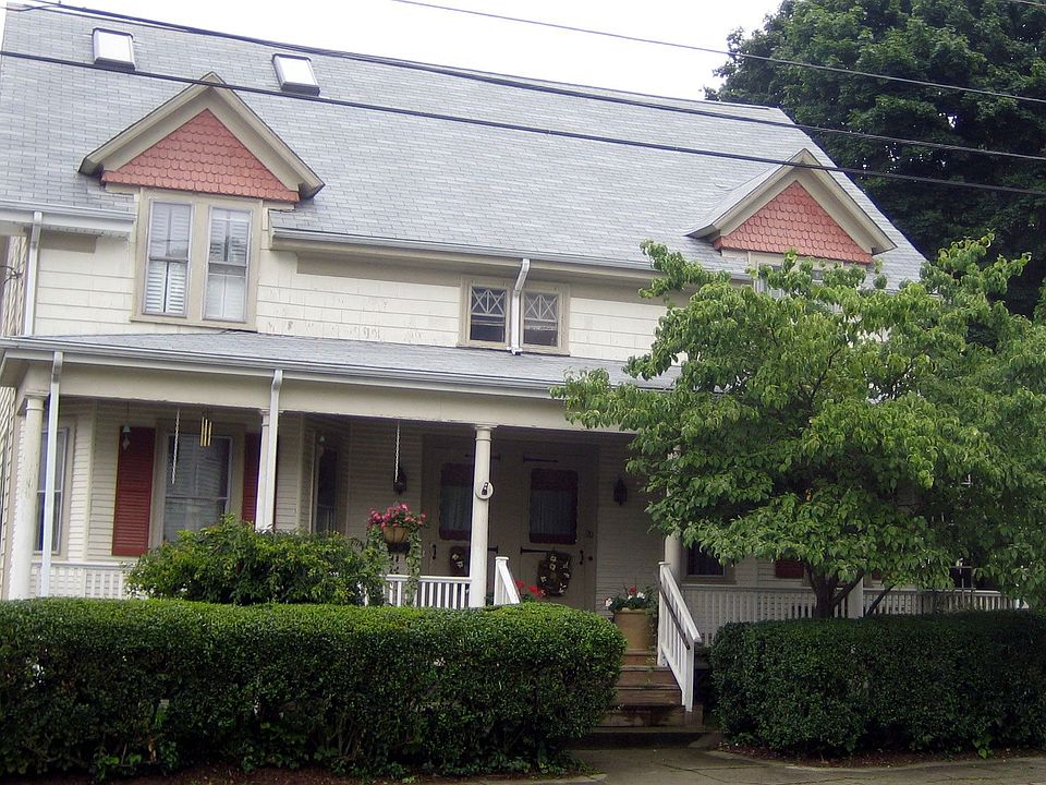Front on King St