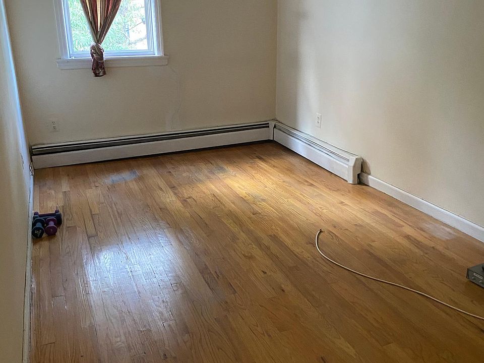 2nd image of 1726 Parkview Ave #1