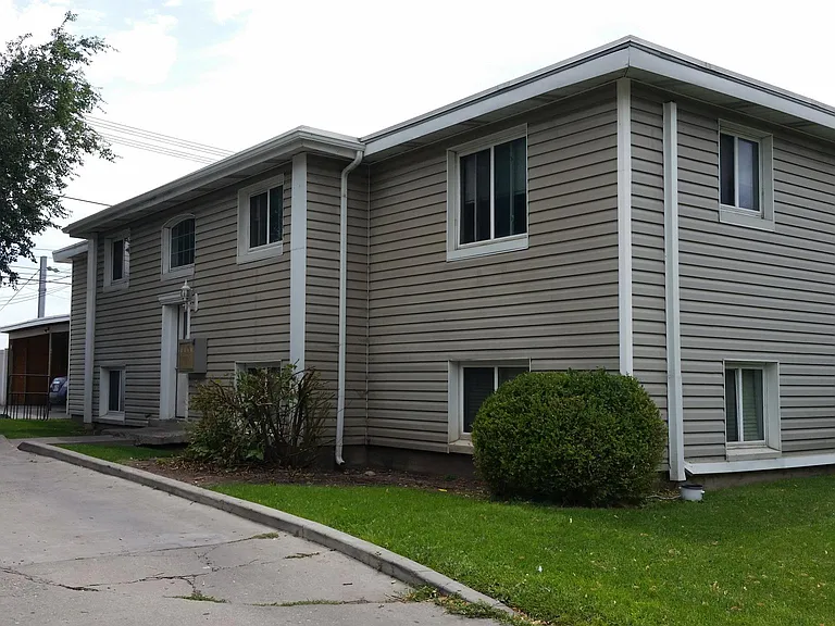 150 E Wentworth Ave — Photo 13