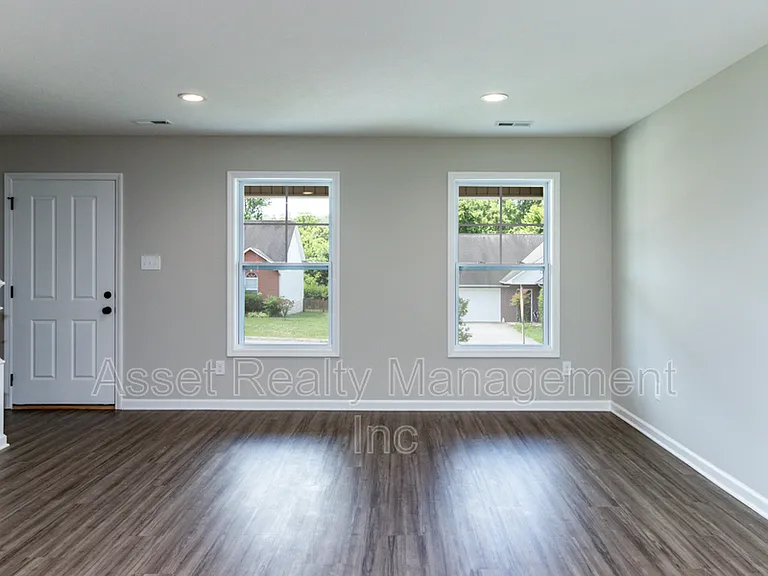 628 Drakewood Rd — Photo 12