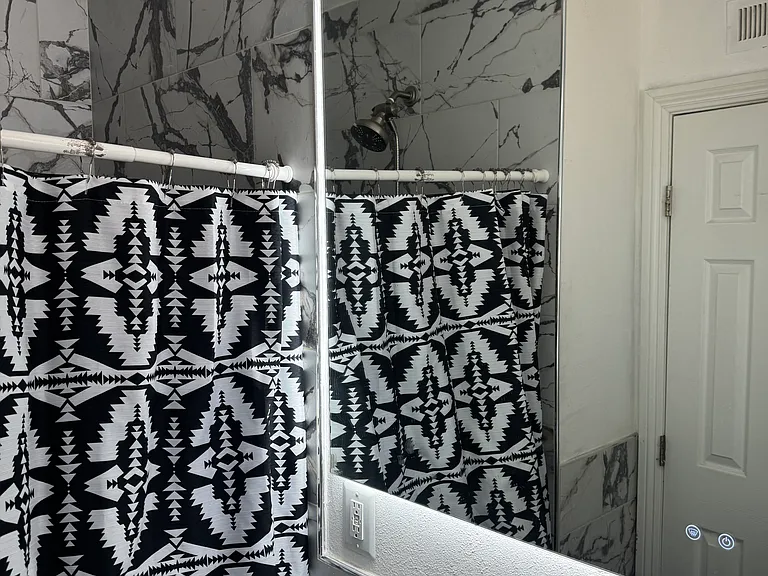 422 W Gaillard St — Photo 13