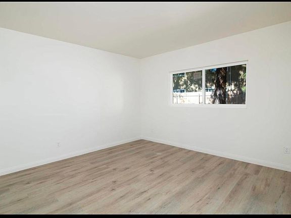 3rd image of 1128 North Broadway
