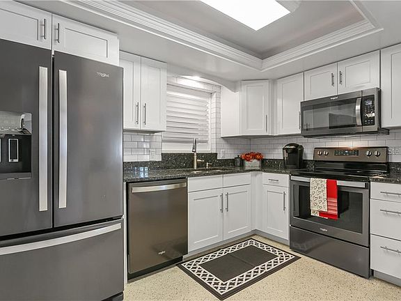 5th image of 1028 Dumont Dr