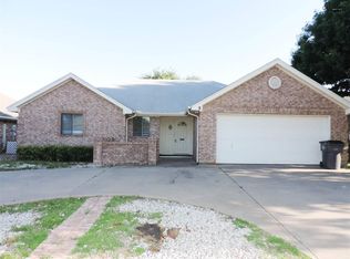 8 Pilot Point Dr, Wichita Falls, TX 76306