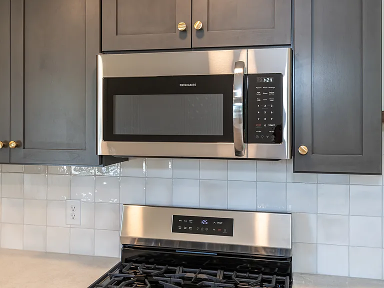 77 Ridgebury Dr — Photo 16