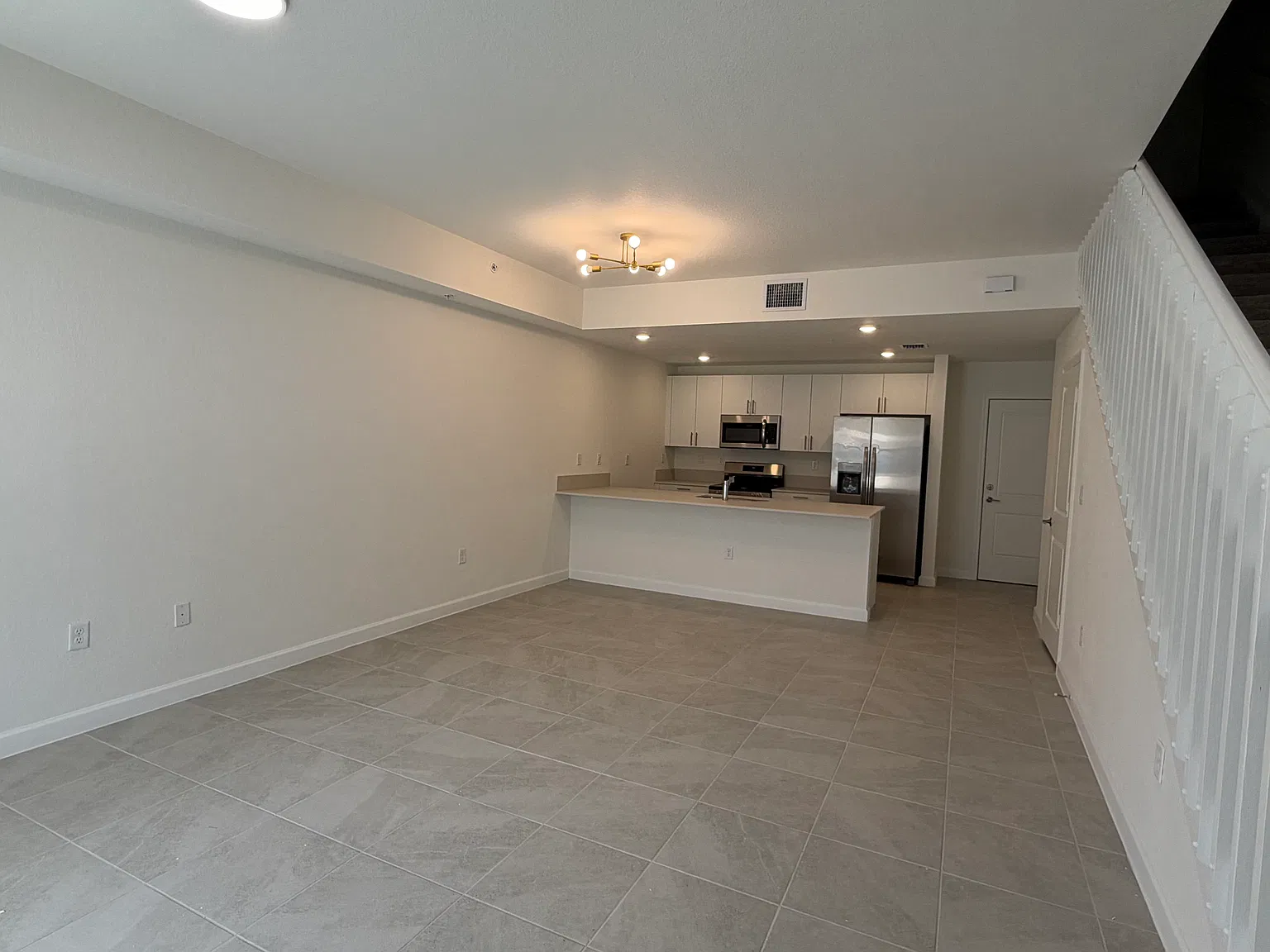3 bed, 2.5 bath, 1400 sqft, $2,500 — Photo 2