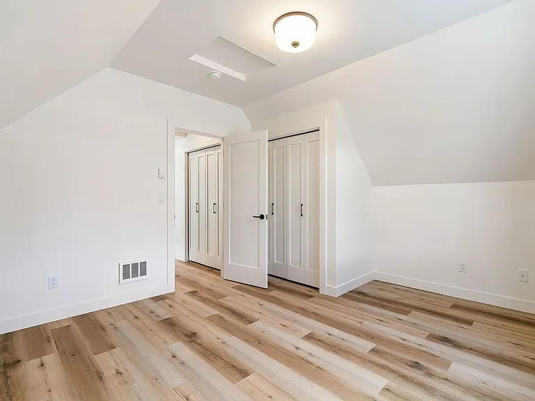 1615 Larrabee Ave — Photo 11