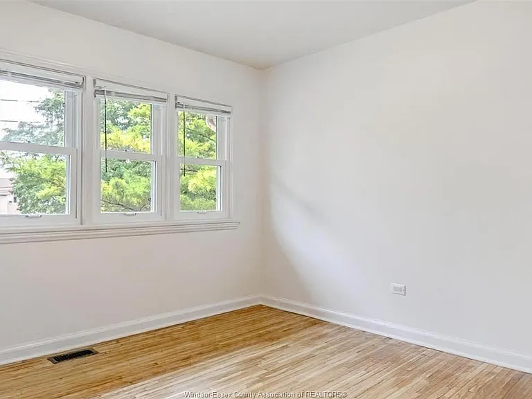 2163 College Ave — Photo 13