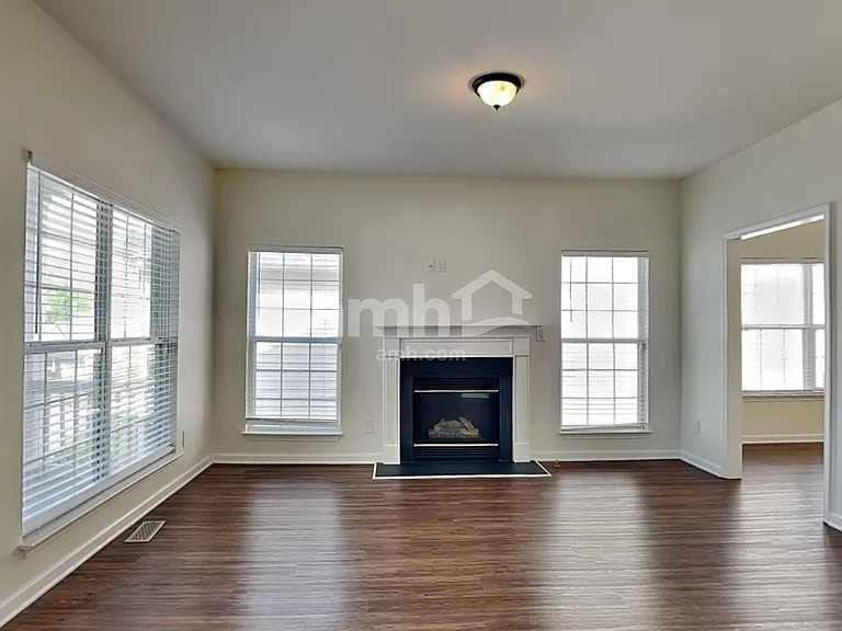 141 Claybrook Ln — Photo 6