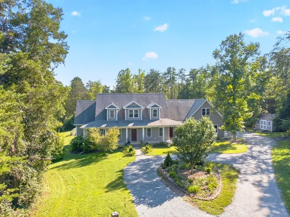 236 Pointer Ln, Zion Crossroads, VA 22942