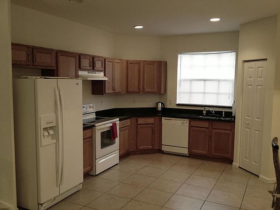 5th image of 2501 SE Pineland Dr