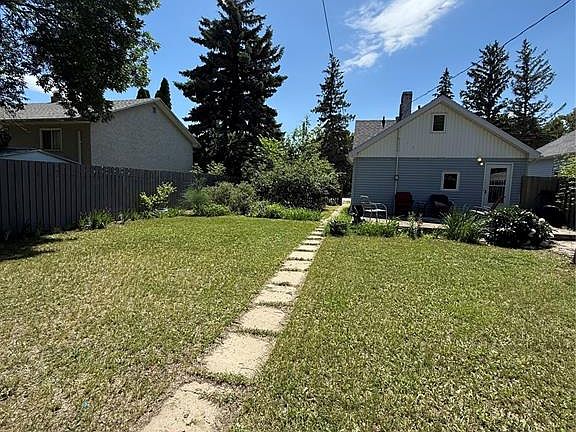 3rd image of 930 Vaughan STREET