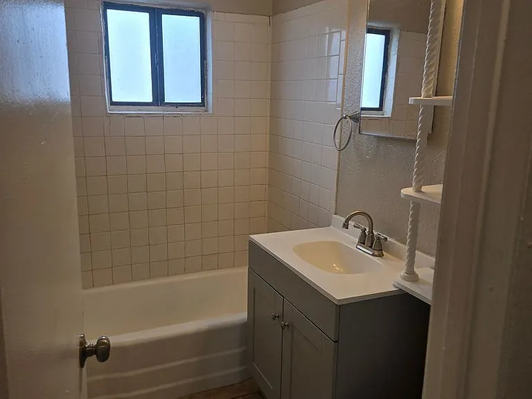 820 Apache Ave NW — Photo 5