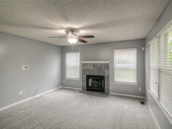 3rd image of 3612 Paseo Blvd