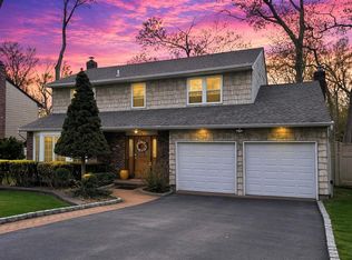 9 Chester St, Smithtown, NY 11787