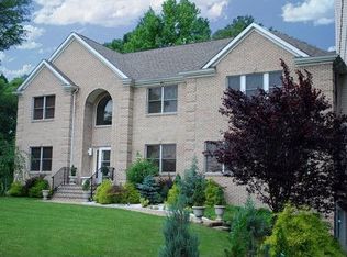 47 Harbor Rd, Morganville, NJ 07751