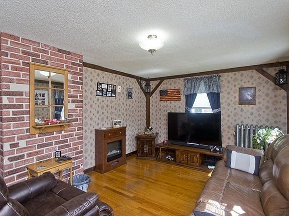 5th image of 29 Pleasant St
